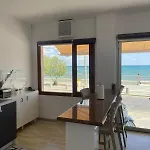 Seafront * לרנקה